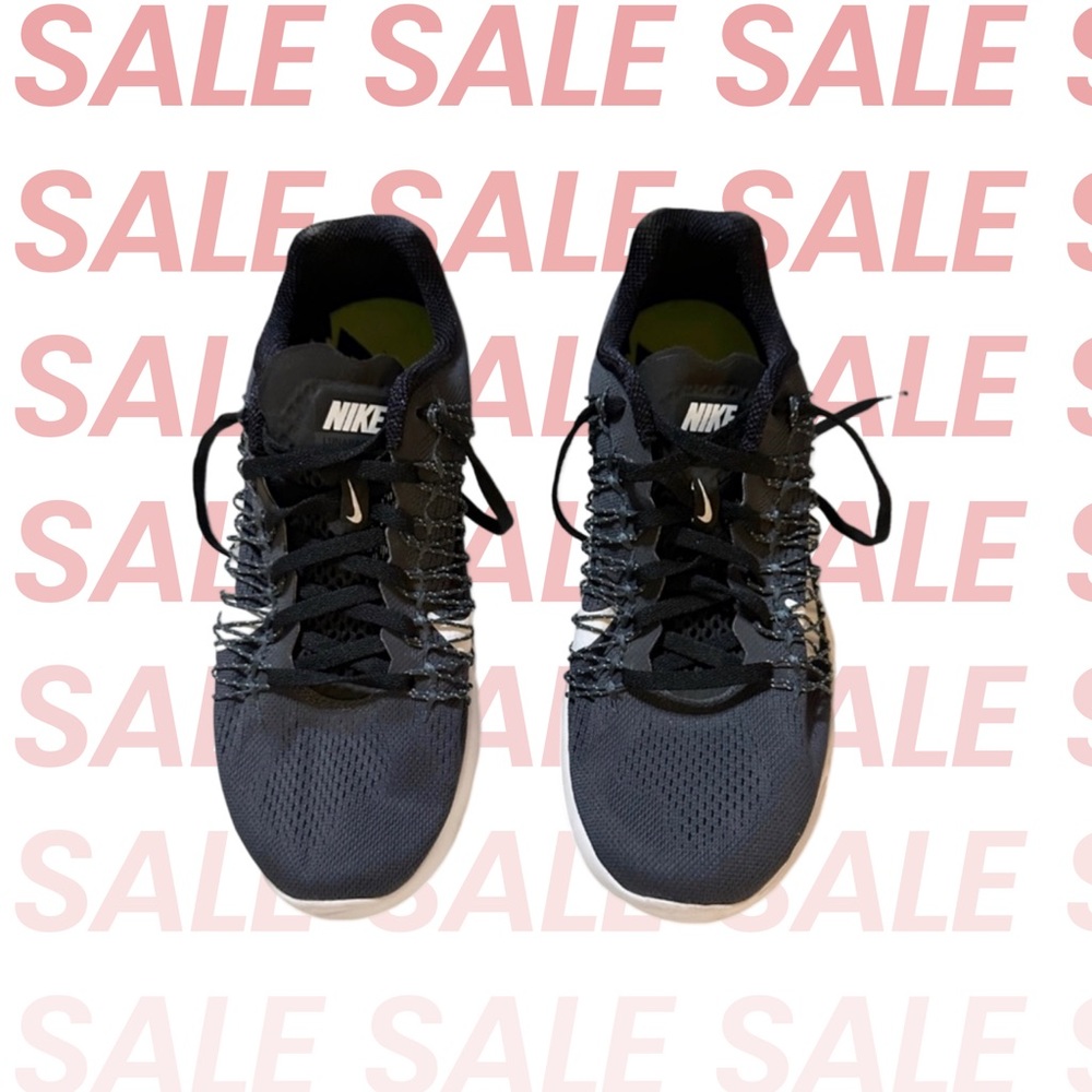 NWOT Nike Racing Tennis Shoe size 7.5
